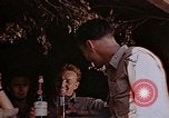 Standbild lt Col Gilbert O Wymond und Fliegern der 65th Fighter Squadron Korsika Frankreich, 1944, aus Sekunde 51 historischem Filmmaterial Videoclip 65675049831