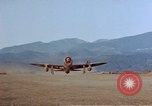 Standbild lt Col Gilbert O Wymond und Fliegern der 65th Fighter Squadron Korsika Frankreich, 1944, aus Sekunde 62 historischem Filmmaterial Videoclip 65675049831