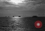 Image dragueur de mines de moteur auxiliaire Îles Palaos Océan Pacifique, 1944, de la seconde 6 séquences d'archives historiques vidéo 65675049836
