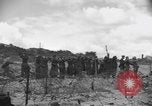Standbild Deutsche Kriegsgefangene gesucht wird Normandie Frankreich, 1944, aus Sekunde 7 historischem Filmmaterial Videoclip 65675049840