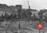 Standbild Deutsche Kriegsgefangene gesucht wird Normandie Frankreich, 1944, aus Sekunde 25 historischem Filmmaterial Videoclip 65675049840