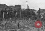 Standbild Deutsche Kriegsgefangene gesucht wird Normandie Frankreich, 1944, aus Sekunde 29 historischem Filmmaterial Videoclip 65675049840