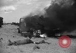 Standbild Deutsche Kriegsgefangene gesucht wird Normandie Frankreich, 1944, aus Sekunde 30 historischem Filmmaterial Videoclip 65675049840