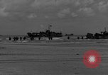 Standbild Deutsche Kriegsgefangene gesucht wird Normandie Frankreich, 1944, aus Sekunde 52 historischem Filmmaterial Videoclip 65675049840