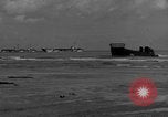 Standbild Deutsche Kriegsgefangene gesucht wird Normandie Frankreich, 1944, aus Sekunde 54 historischem Filmmaterial Videoclip 65675049840