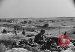 Standbild amerikanischer Soldaten in der Normandie beachhead Normandie Frankreich, 1944, aus Sekunde 12 historischem Filmmaterial Videoclip 65675049841