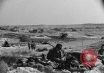 Standbild amerikanischer Soldaten in der Normandie beachhead Normandie Frankreich, 1944, aus Sekunde 16 historischem Filmmaterial Videoclip 65675049841