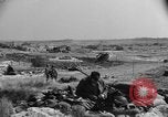 Standbild amerikanischer Soldaten in der Normandie beachhead Normandie Frankreich, 1944, aus Sekunde 18 historischem Filmmaterial Videoclip 65675049841