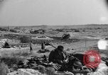 Standbild amerikanischer Soldaten in der Normandie beachhead Normandie Frankreich, 1944, aus Sekunde 20 historischem Filmmaterial Videoclip 65675049841