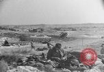 Standbild amerikanischer Soldaten in der Normandie beachhead Normandie Frankreich, 1944, aus Sekunde 21 historischem Filmmaterial Videoclip 65675049841