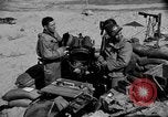 Standbild amerikanischer Soldaten in der Normandie beachhead Normandie Frankreich, 1944, aus Sekunde 26 historischem Filmmaterial Videoclip 65675049841