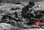 Standbild amerikanischer Soldaten in der Normandie beachhead Normandie Frankreich, 1944, aus Sekunde 47 historischem Filmmaterial Videoclip 65675049841
