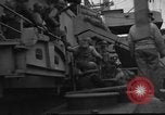 Image Les troupes américaines pratique des assauts amphibies à lieu non identifié Sands Angleterre L'Angleterre, 1944, de la seconde 10 séquences d'archives historiques vidéo 65675049844