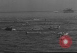 Image Les troupes américaines pratique des assauts amphibies à lieu non identifié Sands Angleterre L'Angleterre, 1944, de la seconde 18 séquences d'archives historiques vidéo 65675049844
