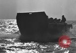 Image Les troupes américaines pratique des assauts amphibies à lieu non identifié Sands Angleterre L'Angleterre, 1944, de la seconde 24 séquences d'archives historiques vidéo 65675049844