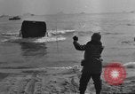Image Les troupes américaines pratique des assauts amphibies à lieu non identifié Sands Angleterre L'Angleterre, 1944, de la seconde 30 séquences d'archives historiques vidéo 65675049844