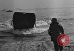 Image Les troupes américaines pratique des assauts amphibies à lieu non identifié Sands Angleterre L'Angleterre, 1944, de la seconde 33 séquences d'archives historiques vidéo 65675049844