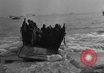 Image Les troupes américaines pratique des assauts amphibies à lieu non identifié Sands Angleterre L'Angleterre, 1944, de la seconde 37 séquences d'archives historiques vidéo 65675049844