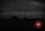 Standbild United States Military Jeeps die an Bord eines Schiffes geladen europäische Theater, 1944, aus Sekunde 5 historischem Filmmaterial Videoclip 65675049849