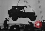 Standbild United States Military Jeeps die an Bord eines Schiffes geladen europäische Theater, 1944, aus Sekunde 11 historischem Filmmaterial Videoclip 65675049849