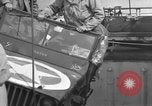 Standbild United States Military Jeeps die an Bord eines Schiffes geladen europäische Theater, 1944, aus Sekunde 17 historischem Filmmaterial Videoclip 65675049849