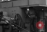 Standbild United States Military Jeeps die an Bord eines Schiffes geladen europäische Theater, 1944, aus Sekunde 34 historischem Filmmaterial Videoclip 65675049849