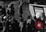 Standbild Landing Craft Infanterie Große offload amerikanischer Truppen in Weymouth England Weymouth England, 1944, aus Sekunde 15 historischem Filmmaterial Videoclip 65675049850