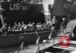 Standbild Landing Craft Infanterie Große offload amerikanischer Truppen in Weymouth England Weymouth England, 1944, aus Sekunde 23 historischem Filmmaterial Videoclip 65675049850