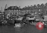 Standbild Landing Craft Infanterie Große offload amerikanischer Truppen in Weymouth England Weymouth England, 1944, aus Sekunde 29 historischem Filmmaterial Videoclip 65675049850