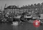 Standbild Landing Craft Infanterie Große offload amerikanischer Truppen in Weymouth England Weymouth England, 1944, aus Sekunde 30 historischem Filmmaterial Videoclip 65675049850