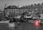 Standbild Landing Craft Infanterie Große offload amerikanischer Truppen in Weymouth England Weymouth England, 1944, aus Sekunde 33 historischem Filmmaterial Videoclip 65675049850