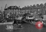 Standbild Landing Craft Infanterie Große offload amerikanischer Truppen in Weymouth England Weymouth England, 1944, aus Sekunde 34 historischem Filmmaterial Videoclip 65675049850