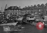 Standbild Landing Craft Infanterie Große offload amerikanischer Truppen in Weymouth England Weymouth England, 1944, aus Sekunde 35 historischem Filmmaterial Videoclip 65675049850