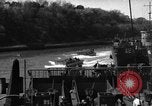 Standbild Landing Craft Infanterie Große offload amerikanischer Truppen in Weymouth England Weymouth England, 1944, aus Sekunde 39 historischem Filmmaterial Videoclip 65675049850