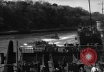 Standbild Landing Craft Infanterie Große offload amerikanischer Truppen in Weymouth England Weymouth England, 1944, aus Sekunde 41 historischem Filmmaterial Videoclip 65675049850