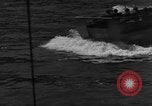 Standbild Landing Craft Infanterie Große offload amerikanischer Truppen in Weymouth England Weymouth England, 1944, aus Sekunde 42 historischem Filmmaterial Videoclip 65675049850