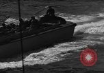 Standbild Landing Craft Infanterie Große offload amerikanischer Truppen in Weymouth England Weymouth England, 1944, aus Sekunde 45 historischem Filmmaterial Videoclip 65675049850