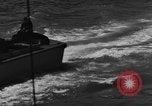 Standbild Landing Craft Infanterie Große offload amerikanischer Truppen in Weymouth England Weymouth England, 1944, aus Sekunde 46 historischem Filmmaterial Videoclip 65675049850
