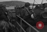 Standbild Landing Craft Infanterie Große offload amerikanischer Truppen in Weymouth England Weymouth England, 1944, aus Sekunde 51 historischem Filmmaterial Videoclip 65675049850