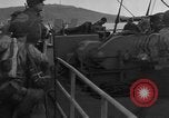 Standbild Landing Craft Infanterie Große offload amerikanischer Truppen in Weymouth England Weymouth England, 1944, aus Sekunde 52 historischem Filmmaterial Videoclip 65675049850