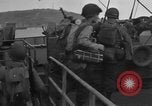Standbild Landing Craft Infanterie Große offload amerikanischer Truppen in Weymouth England Weymouth England, 1944, aus Sekunde 54 historischem Filmmaterial Videoclip 65675049850