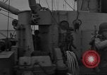 Standbild Landing Craft Infanterie Große offload amerikanischer Truppen in Weymouth England Weymouth England, 1944, aus Sekunde 58 historischem Filmmaterial Videoclip 65675049850