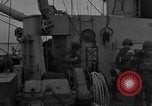 Standbild Landing Craft Infanterie Große offload amerikanischer Truppen in Weymouth England Weymouth England, 1944, aus Sekunde 59 historischem Filmmaterial Videoclip 65675049850