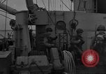 Standbild Landing Craft Infanterie Große offload amerikanischer Truppen in Weymouth England Weymouth England, 1944, aus Sekunde 60 historischem Filmmaterial Videoclip 65675049850