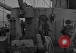 Standbild Landing Craft Infanterie Große offload amerikanischer Truppen in Weymouth England Weymouth England, 1944, aus Sekunde 62 historischem Filmmaterial Videoclip 65675049850