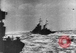 Standbild Achse Kriegsschiffe Angriff Alllied Konvoi Mittelmeer, 1939, aus Sekunde 10 historischem Filmmaterial Videoclip 65675049874