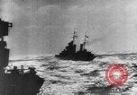 Standbild Achse Kriegsschiffe Angriff Alllied Konvoi Mittelmeer, 1939, aus Sekunde 11 historischem Filmmaterial Videoclip 65675049874