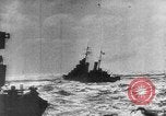 Standbild Achse Kriegsschiffe Angriff Alllied Konvoi Mittelmeer, 1939, aus Sekunde 12 historischem Filmmaterial Videoclip 65675049874