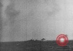 Standbild Achse Kriegsschiffe Angriff Alllied Konvoi Mittelmeer, 1939, aus Sekunde 22 historischem Filmmaterial Videoclip 65675049874