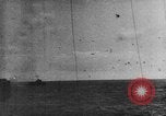 Standbild Achse Kriegsschiffe Angriff Alllied Konvoi Mittelmeer, 1939, aus Sekunde 35 historischem Filmmaterial Videoclip 65675049874